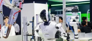汇川技术发布首款液冷架构轮式具身机器人——InoBot W1